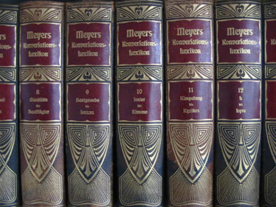 Frühstückstreff Essen stöbert nach interessanten Büchern