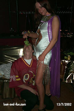 Cleopatra verwhnte die mnnlichen Gste, ohne dabei ihren Caesar zu vernachlssigen.